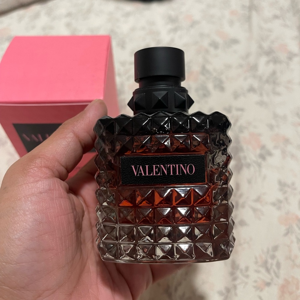 Valentino Donna Born in Roma Intense